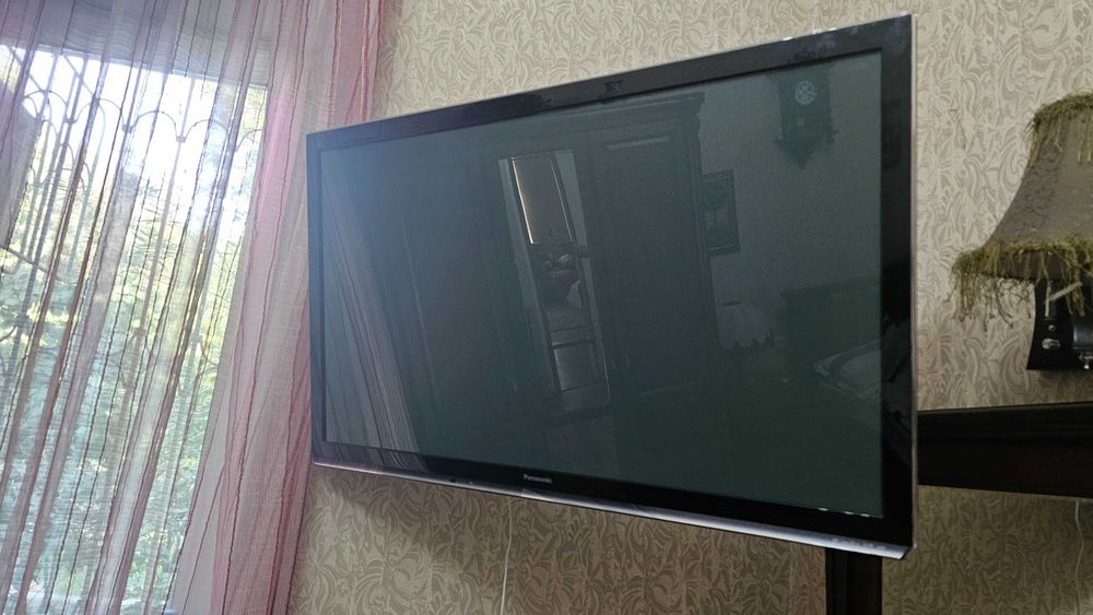 Продам плазменный телевизор Panasonic TX-PR42XT50 42" в отл. состоянии