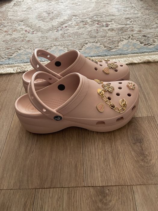 Продам кроксы в отличном состоянии