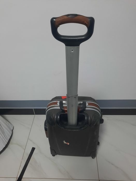 Дорожный чемодан б/у