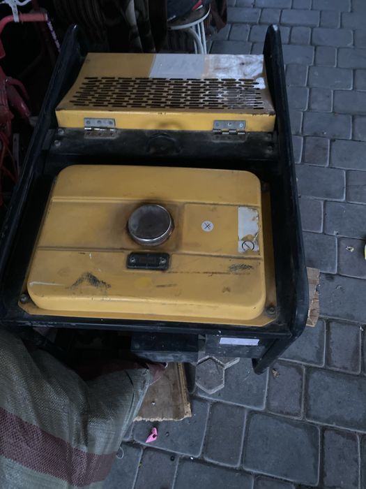 Бензиновый генератор