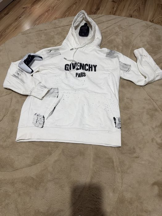 Hanorac Givenchy marimea L dar corespunde S intr o stare foarte buna