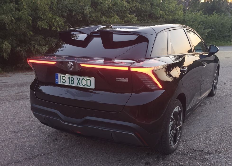 MG MG4 Luxury 2023 64kwh cu pompa de caldura si garantie 2030