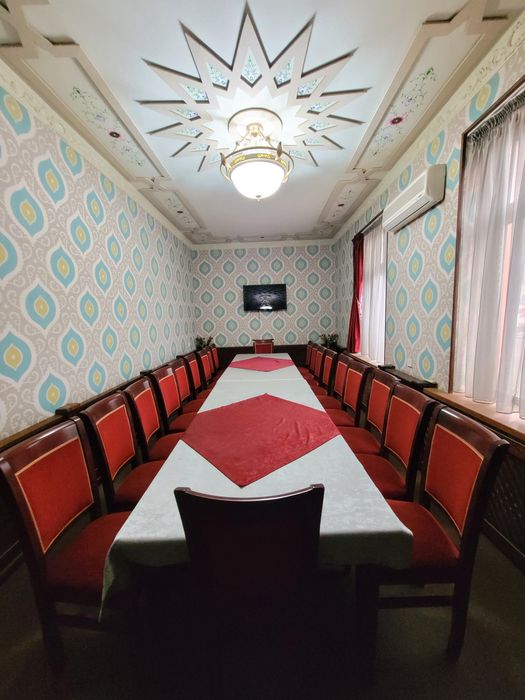 Узбекистанский кучасида жойлашган 275 кв.м тайор ресторан сотилади!