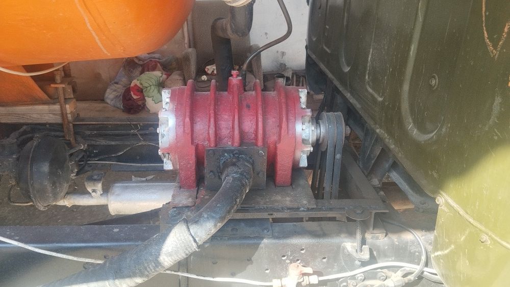 ассенизатор  говновоз