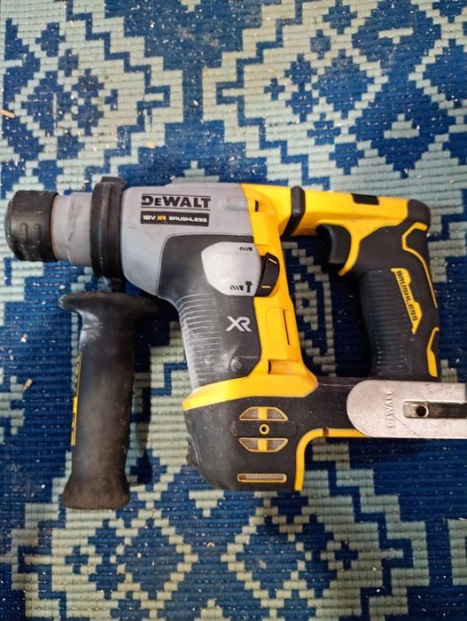 Percurie dewalt cu baterie