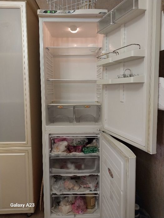 Холодильник б/у работает