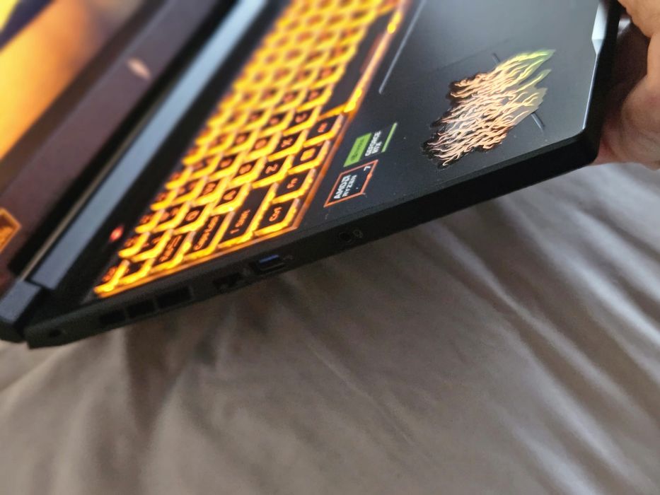 Laptop Gaming Acer Nitro V 16 – RTX 4060 / Ryzen 7 / 16GB RAM / 1TB SSD / 165Hz
