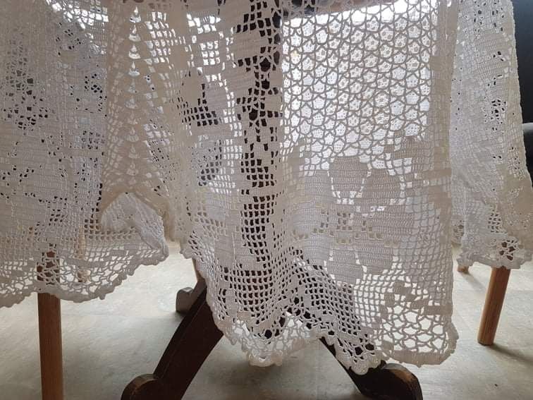 Ръчно плетена покривка