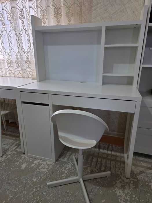 Письменный стол от IKEA МИККЕ