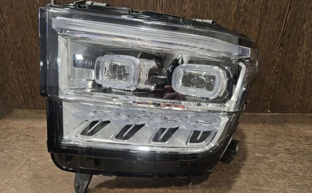 Фара передняя левая Tank 500 2