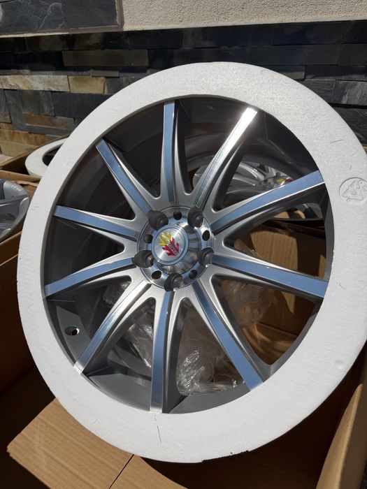 Jante MOMO Corse Ten-S R19 5x112