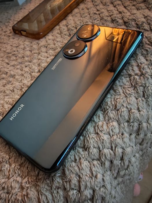 Vând telefon Honor 90