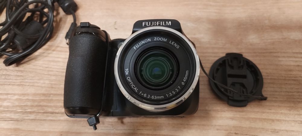 Полупрофесионален фотоапарат Fujifilm  S5800