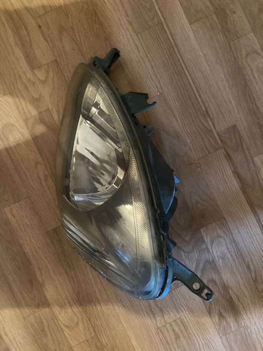 Фар за Тойта Ярис феислифт 2004