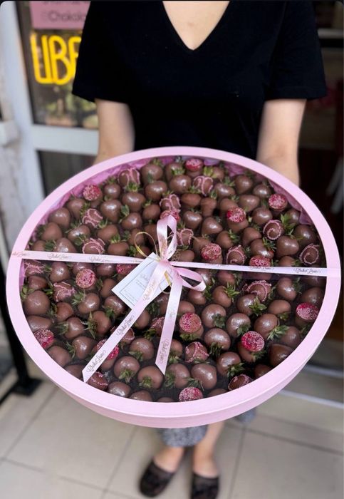 Клубника в шоколаде подарок на 8 марта