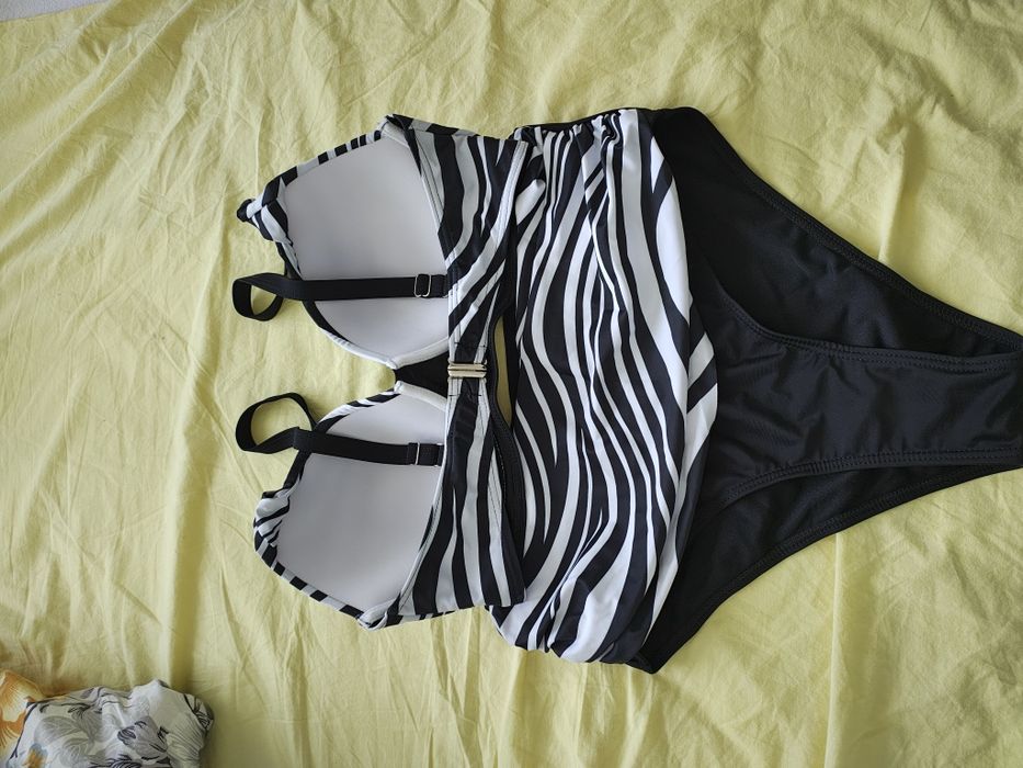 Costum de baie nou