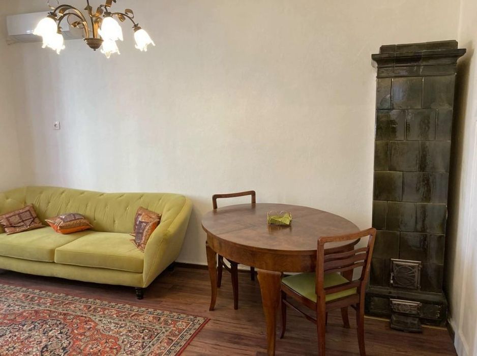Дава се под наем Двустаен апартамент в София, Център - 80 кв.м за 847.62 € - Снимка #1