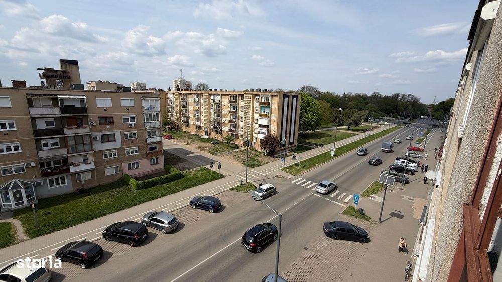 Apartament cu 3 camere decomandate, complet renovat,ultracentral Carei