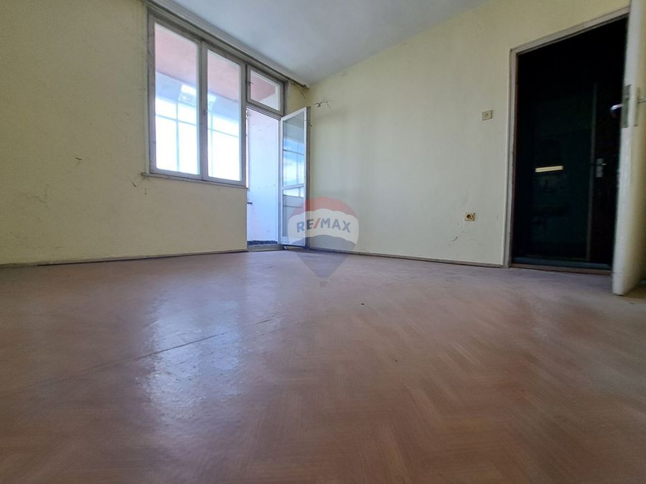 Продава се Тристаен апартамент в Варна, Лятно кино Тракия - 92 кв.м за 2011 €/кв.м - Снимка #8