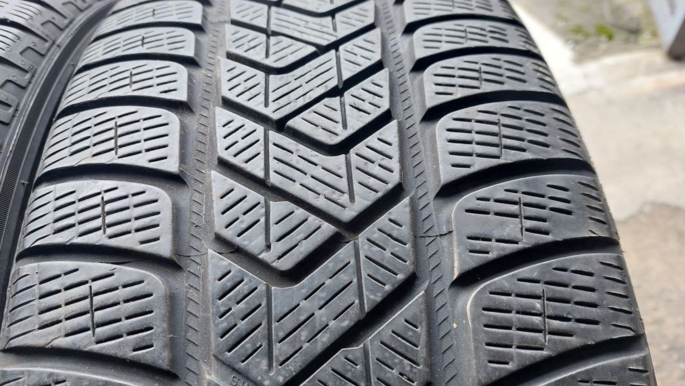 Зимни гуми за джип 255/55/20 Pirelli Scorpion Winter 4 броя