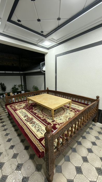 Tapchan kravat sotiladi. Razmeri 2.5*3