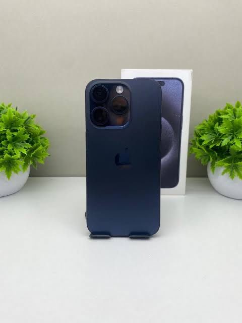 iPhone 15 pro 512 gb