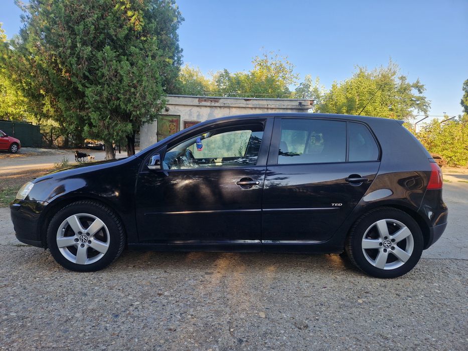 Volkswagen Golf 5 . Vând- Schimb