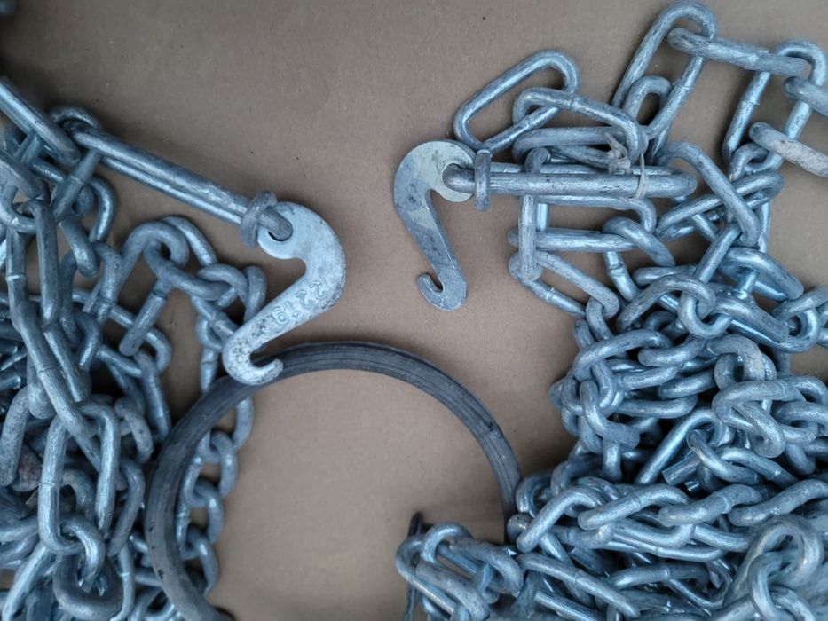 Продавам вериги за сняг за бус ,нови, здрави 215/75R17,5