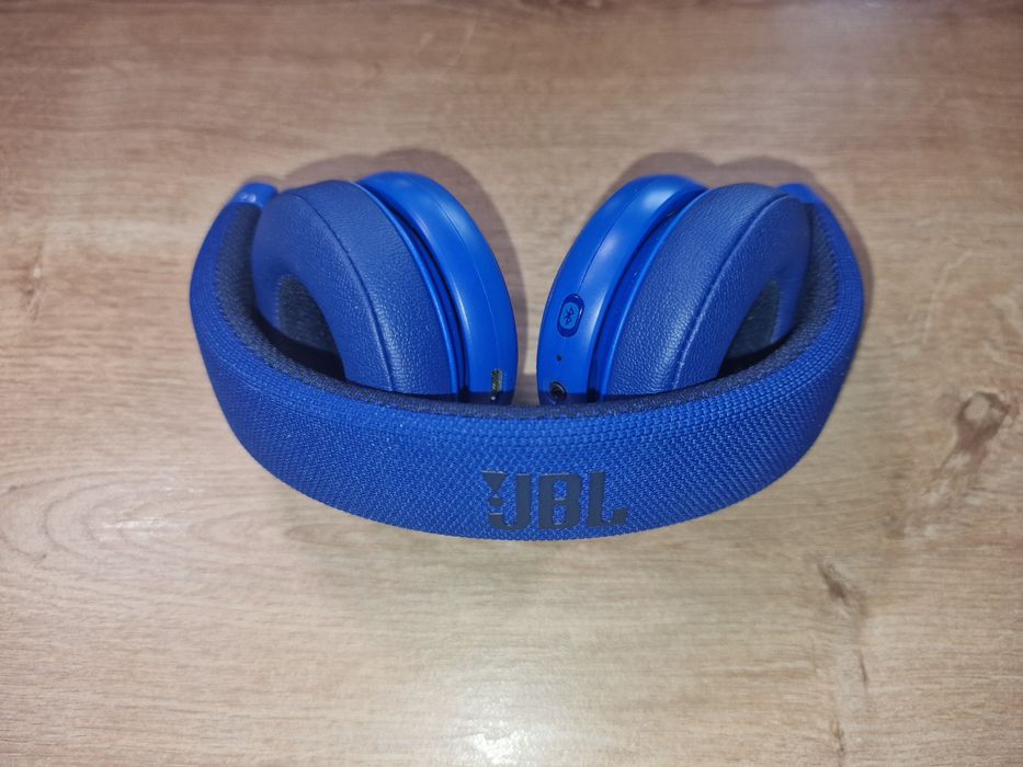 JBL E45BT слушалки