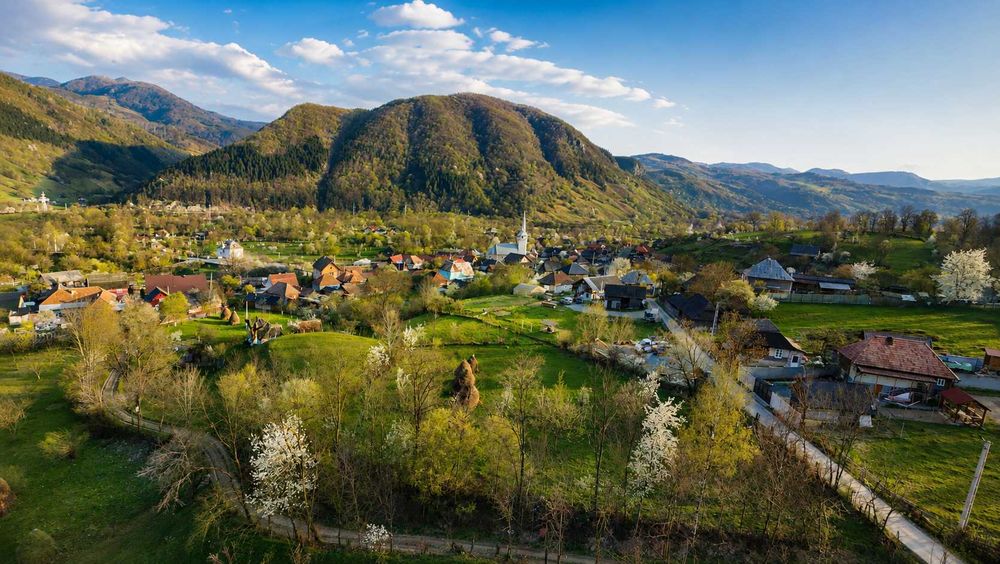 Servicii aeriene cu drona – poze, video, terenuri, acoperișuri, imobiliare, etc