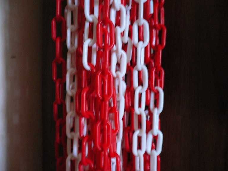 Цепь пластиковая красно-белая 8мм бухта 50м