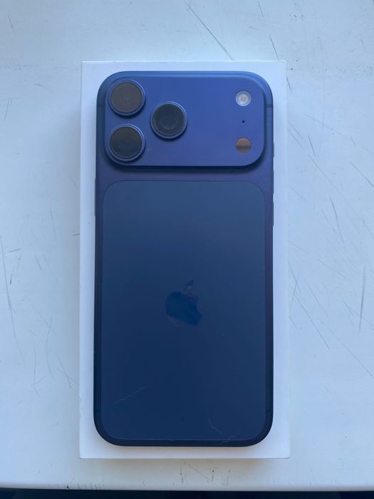 Продам Айфон 17 про мах 256гб