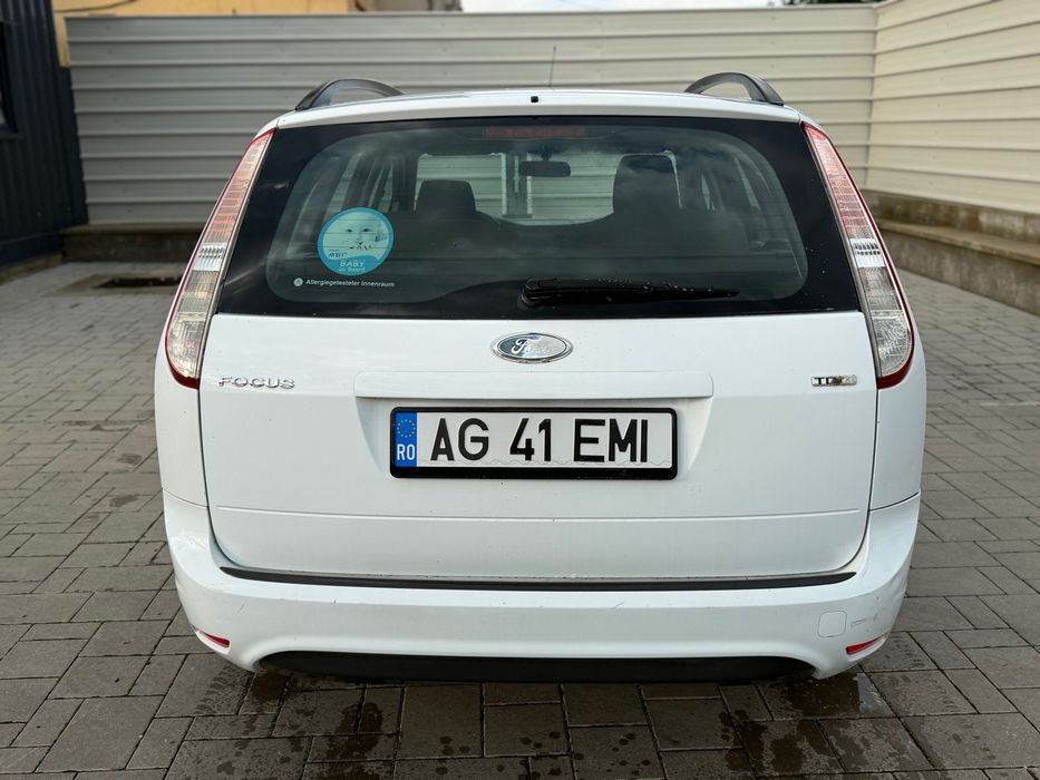 FORD Focus 2010 — imagine 5
