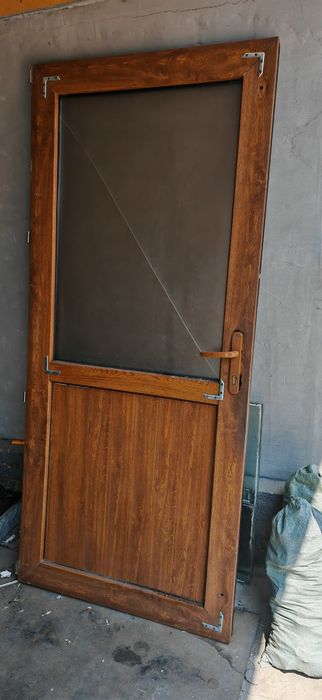 Отдам дверь 2м на 90см