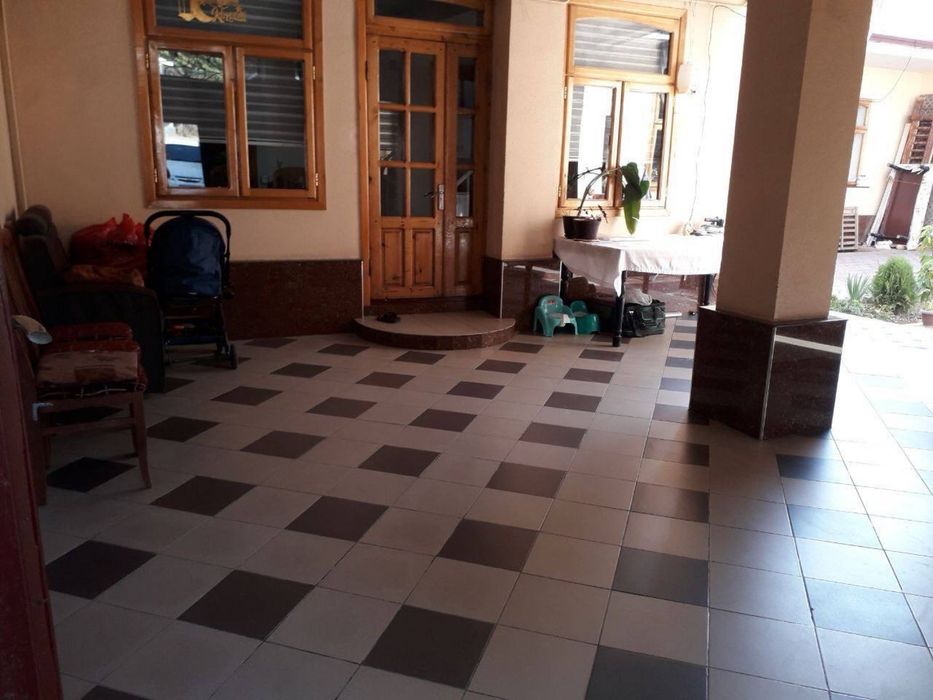 Продаются участок 2.4 соток 7 комнот +подвал 3 санузла