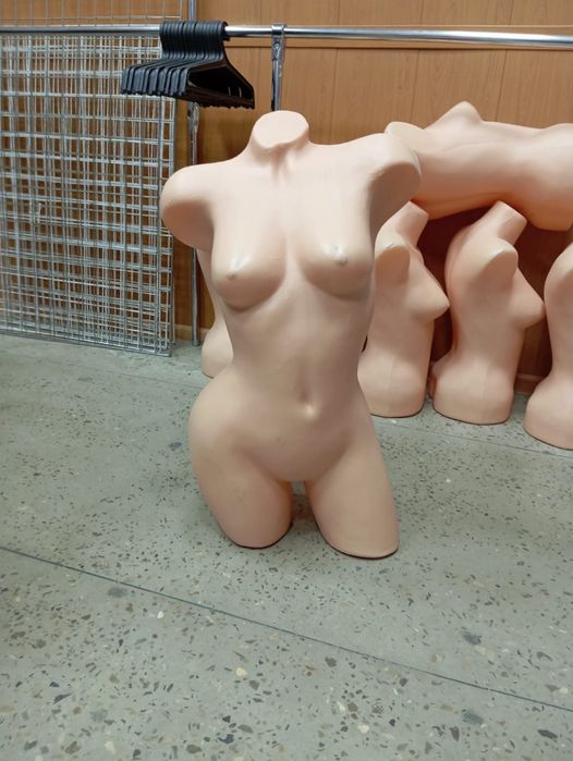 Продам маникены б/у вешалки