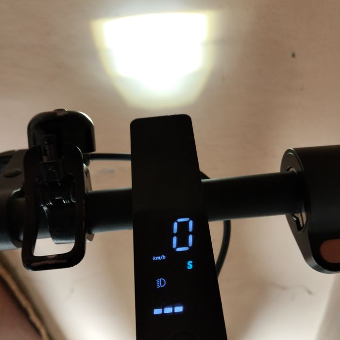 Vând trotineta xomi m3006