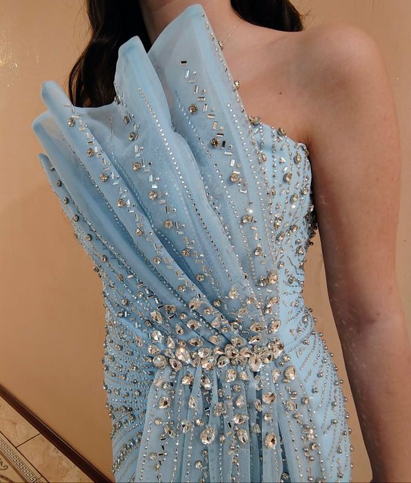 Бална рокля страничен шлейф