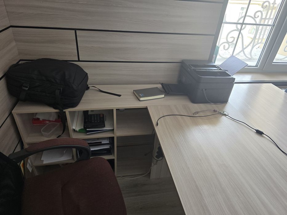 Офисные столы продам