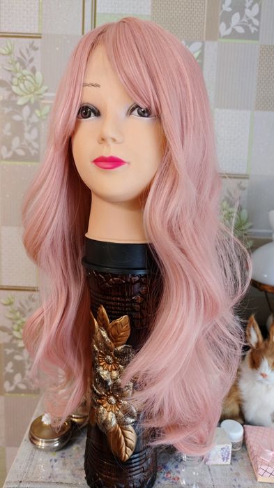 Парик искусственный, розовый.