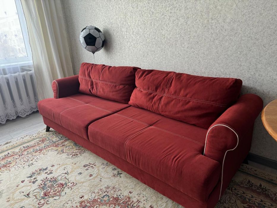 Диван тканевый красный цвет