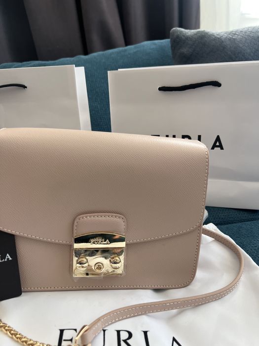 Furla Metropolis M Crossbody.Със сериен номер,етикети