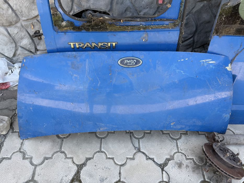 Двери, крылья и капот от Ford Transit