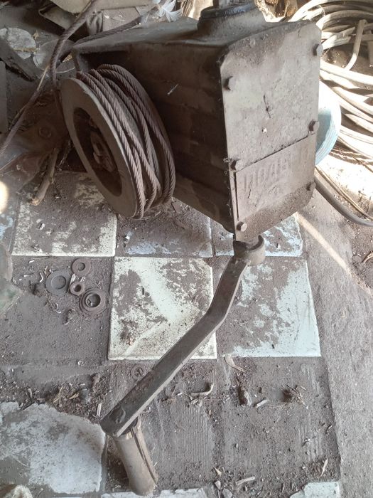 Ручная лебедка железная