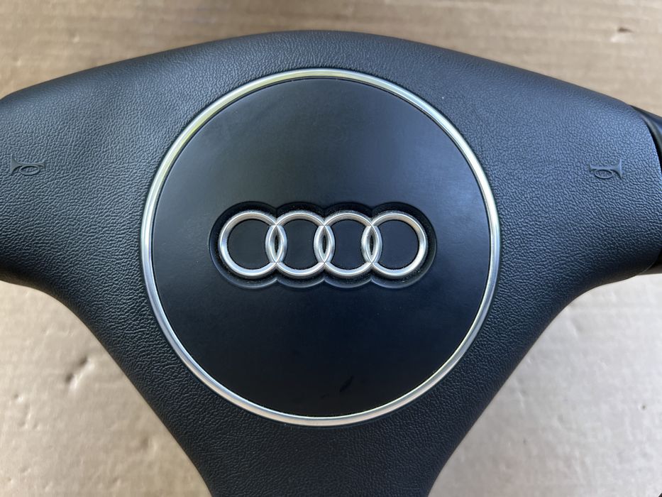 Audi a3 8p перфектен волан като чисто нов.