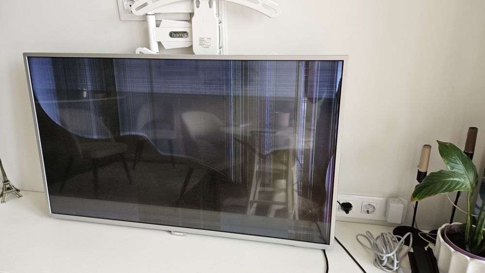 Телевизор Philips Ambilight 4К UHD 43" Android 43PUS6412/12 - дисплей за смяна или за части