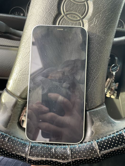 Айфон 12 телефон