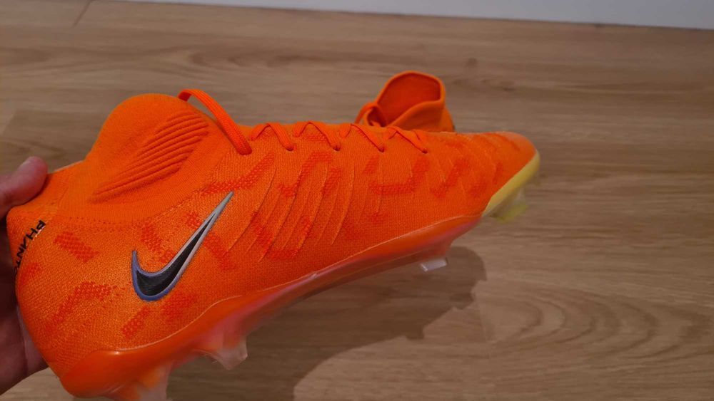 Футбольные бутсы Nike phantom luna