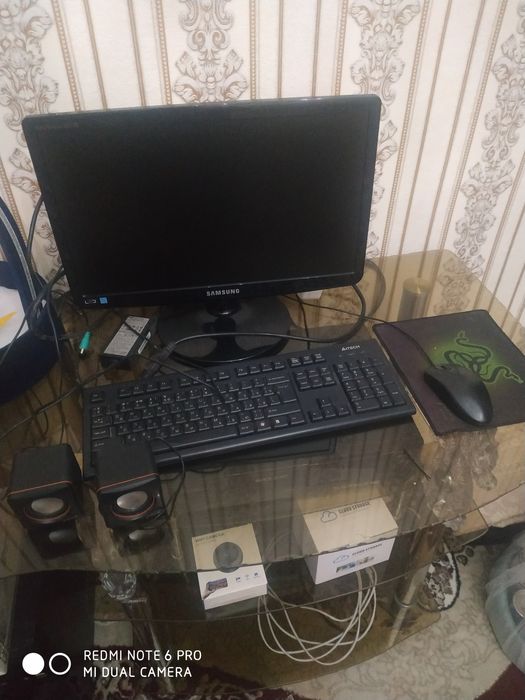 Kampuyutr Delux ekran