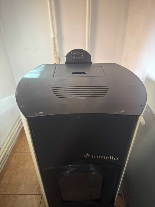 Termoșemineu pe peleți Fornello 25 kW – Utilizat 3 ani, stare excelentă